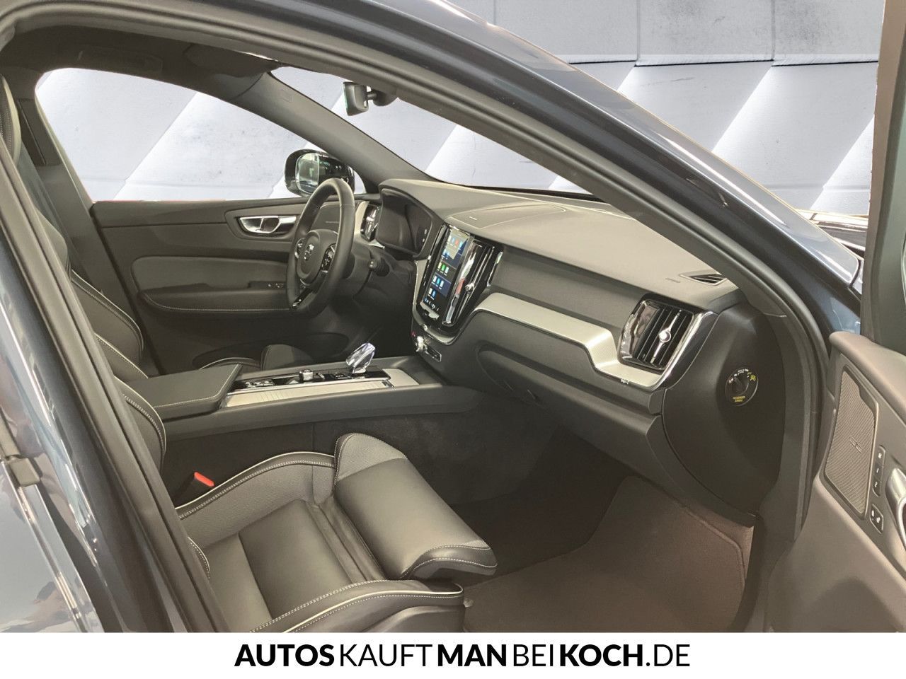 Volvo XC60 B5 AWD PlusDark ACC BLIS AHK 4xSHz VLED H&K