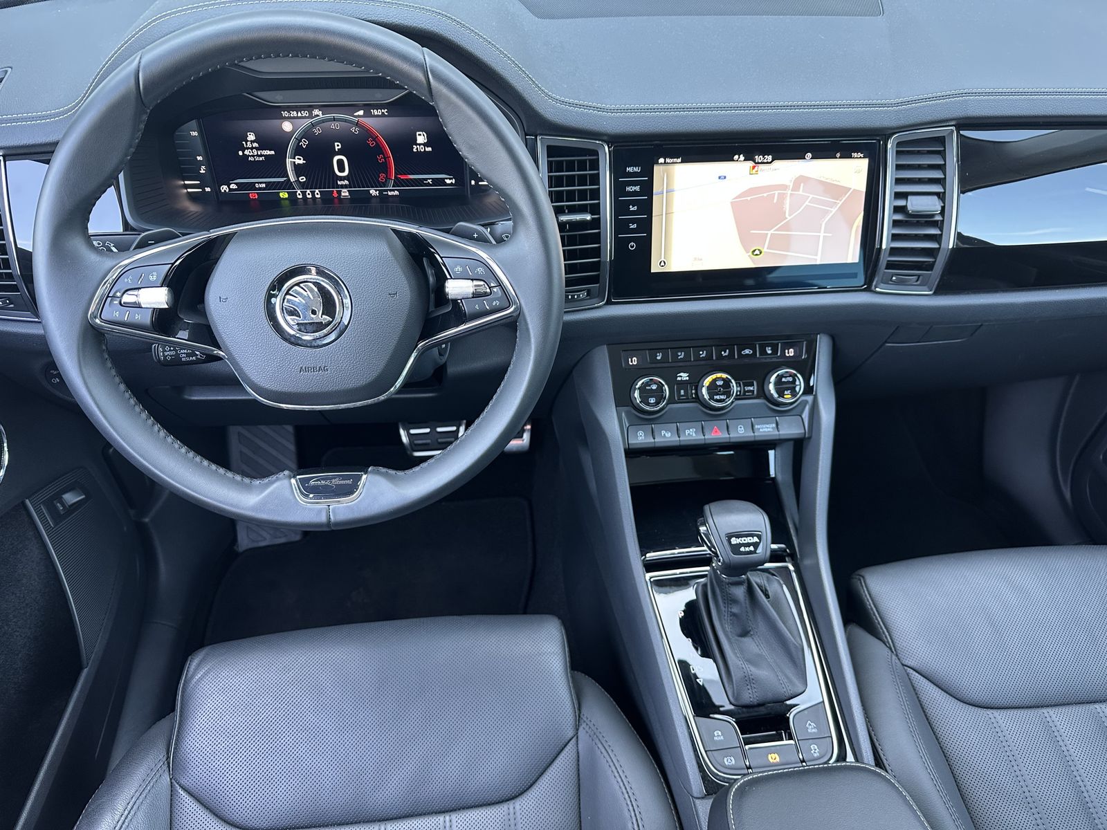 Skoda Kodiaq 4x4 L&K NAV+MATRIX+360+PANO+AHK+STANDHEIZ