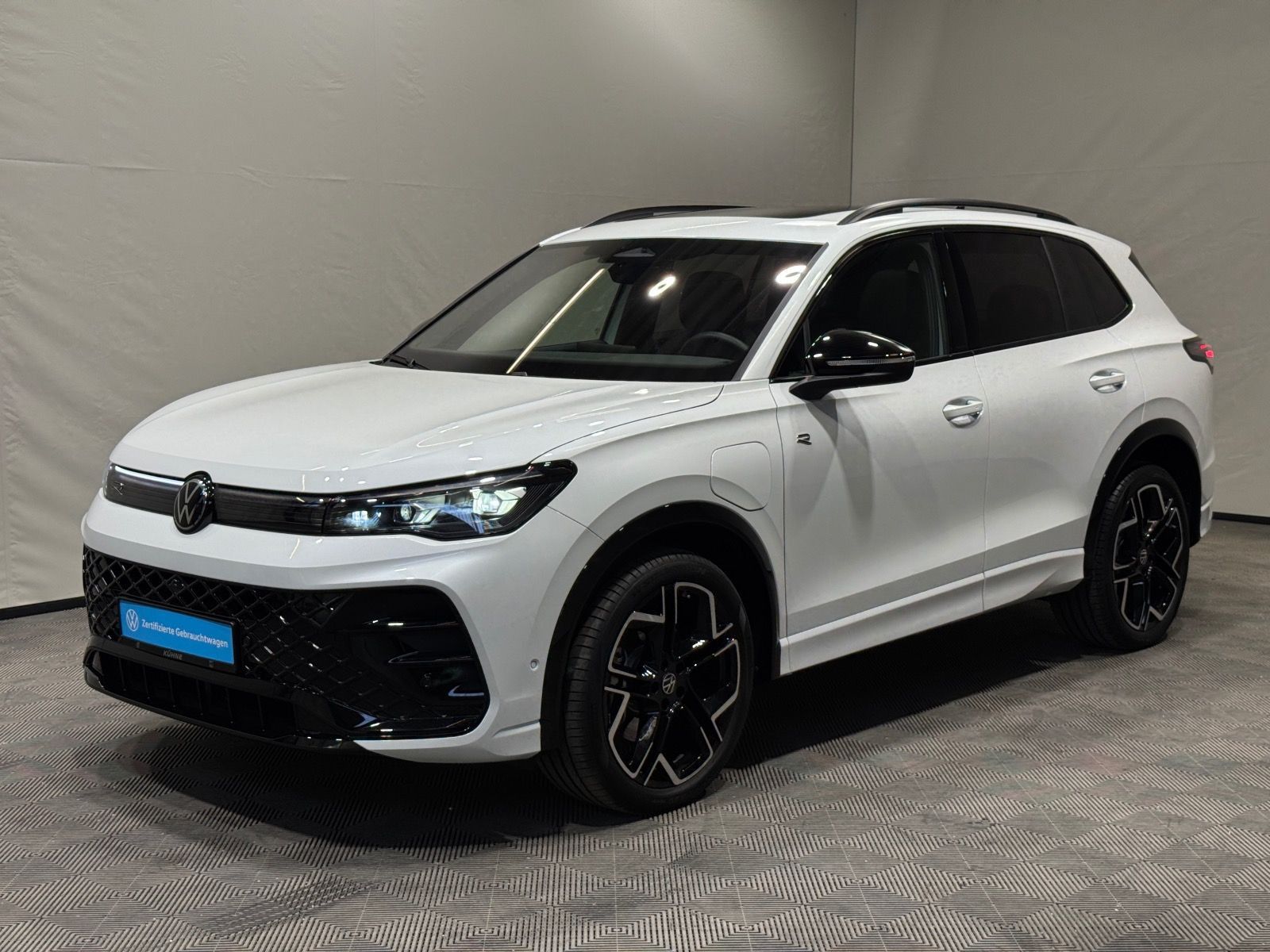 Volkswagen Tiguan R-Line 1.5 TSI eHybrid | MATRIX NAVI PANO