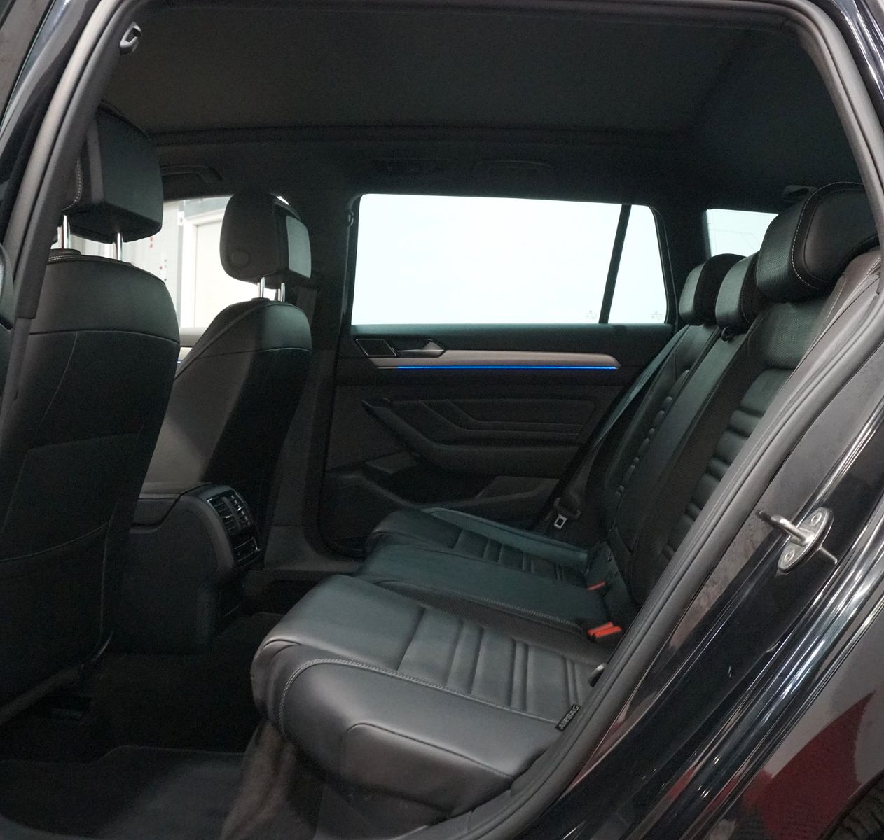 Volkswagen Passat Variant R-Line 4Motion 2.0 TDI*AHK*PANO