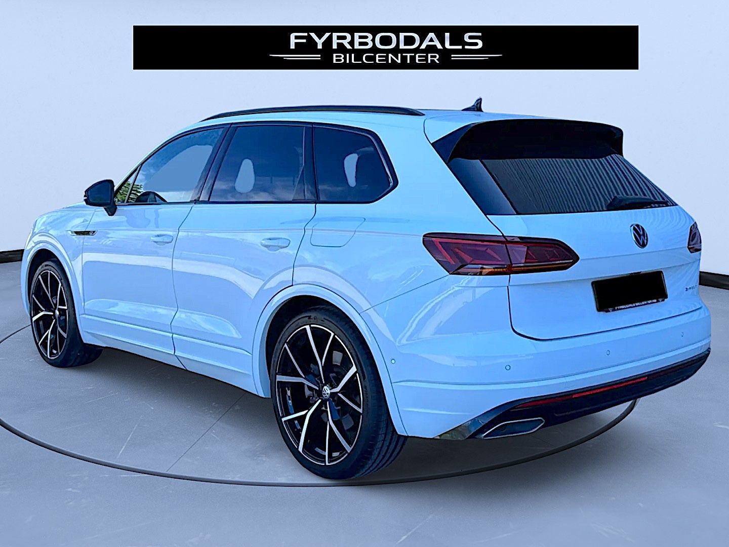 Volkswagen Touareg R 4Motion eHybrid - Samsaru's Car Outlet