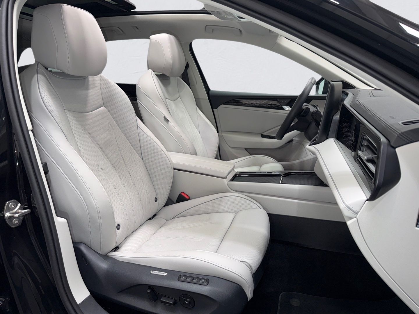 Volkswagen Passat Variant 1.5 eTSI eHybrid ELEGANCE MATRIX
