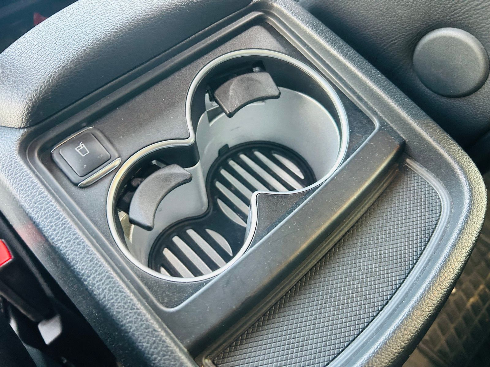 Mercedes-Benz V250 - Samsaru's Car Outlet