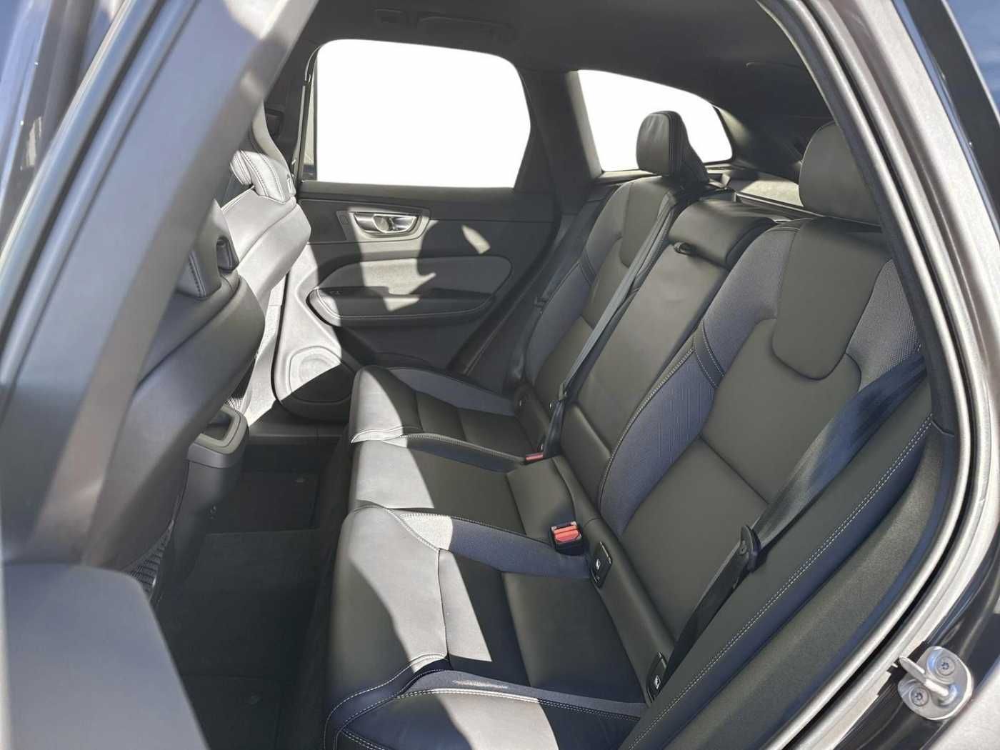 Volvo XC60 B5 Benzin AWD Plus Dark Mild-Hybrid