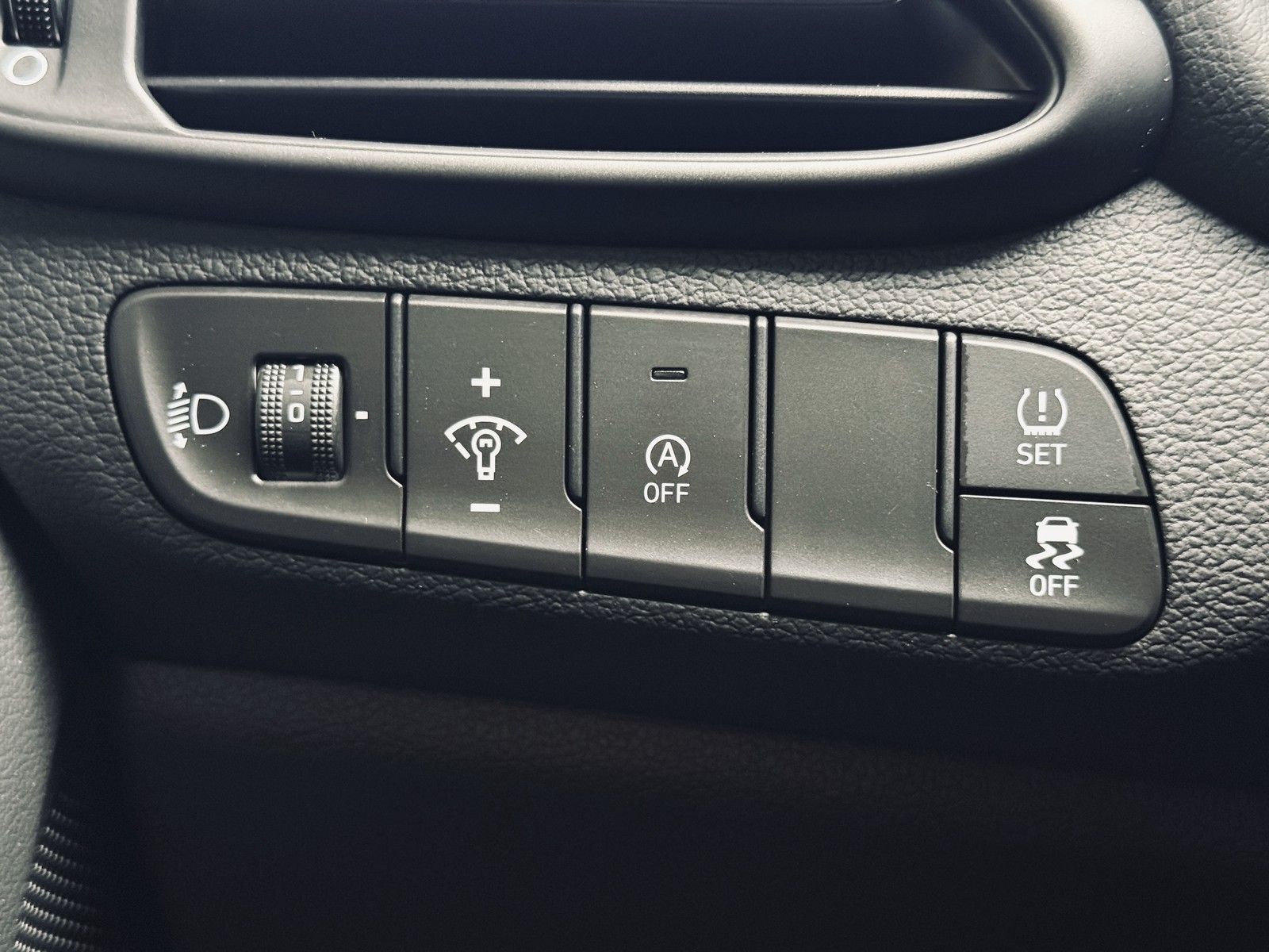 Hyundai i30 Trend Mild-Hybrid - Samsaru's Car Outlet