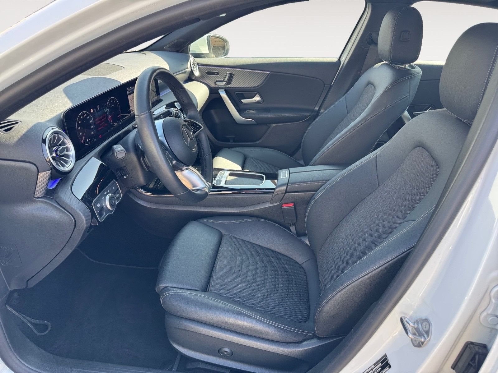 Mercedes-Benz A 180 AMG-Line - Samsaru's Car Outlet