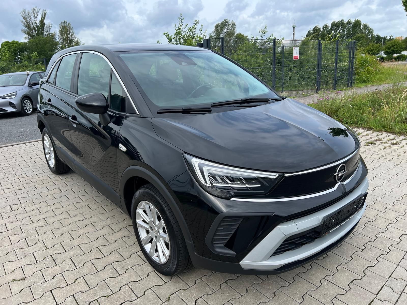 Opel Crossland 1.5 D Elegance Aut. - Samsaru's Car Outlet
