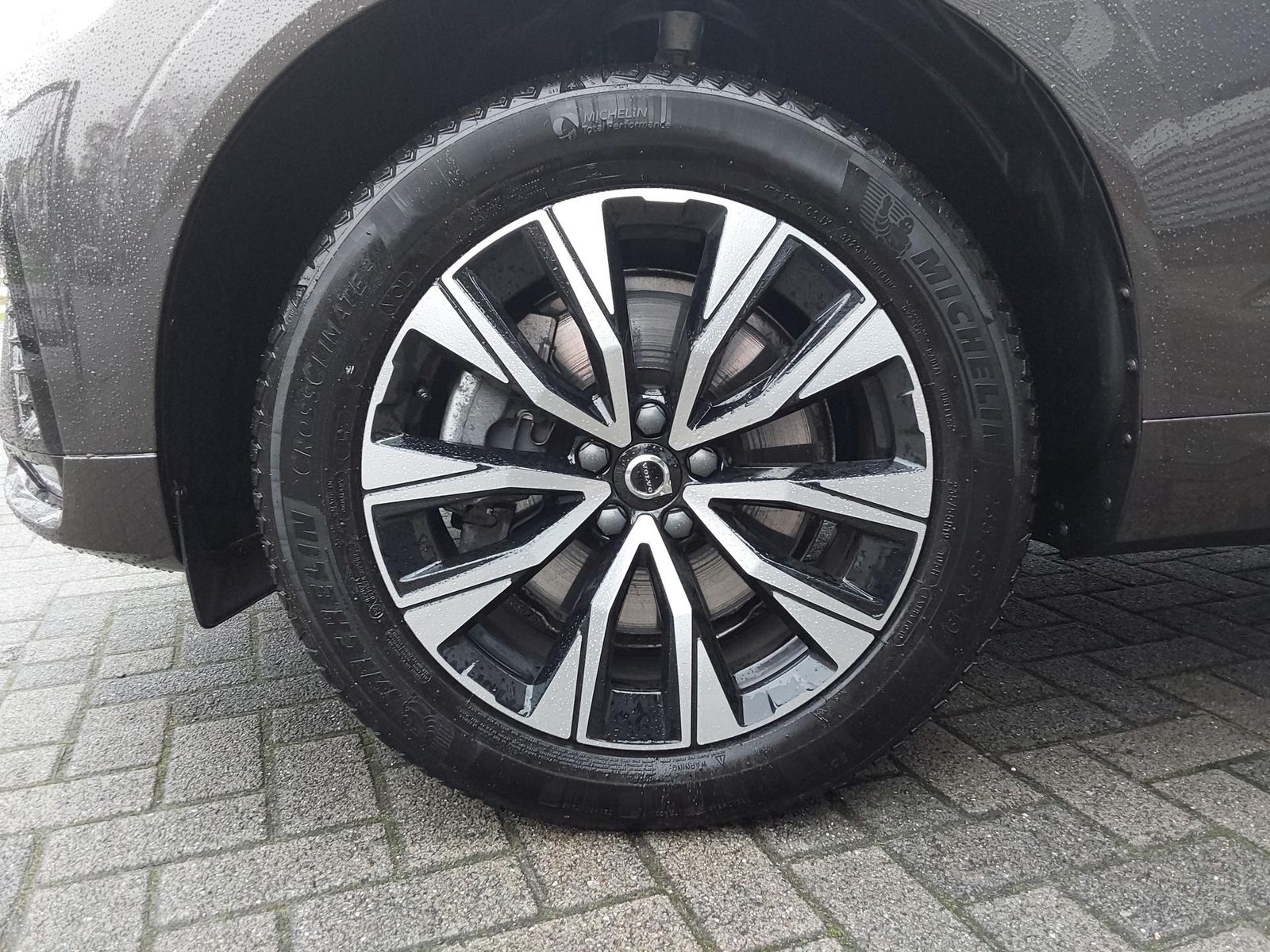Volvo XC60 B4 D AWD Plus Dark AHK/ACC/LED/SHZ/PDC/N...