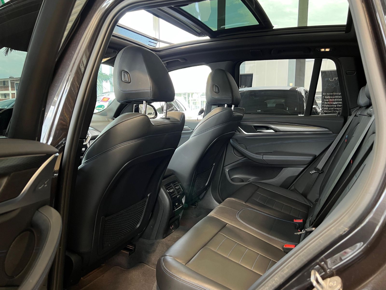 BMW X3 xDrive 30i M-Sportpaket - Samsaru's Car Outlet