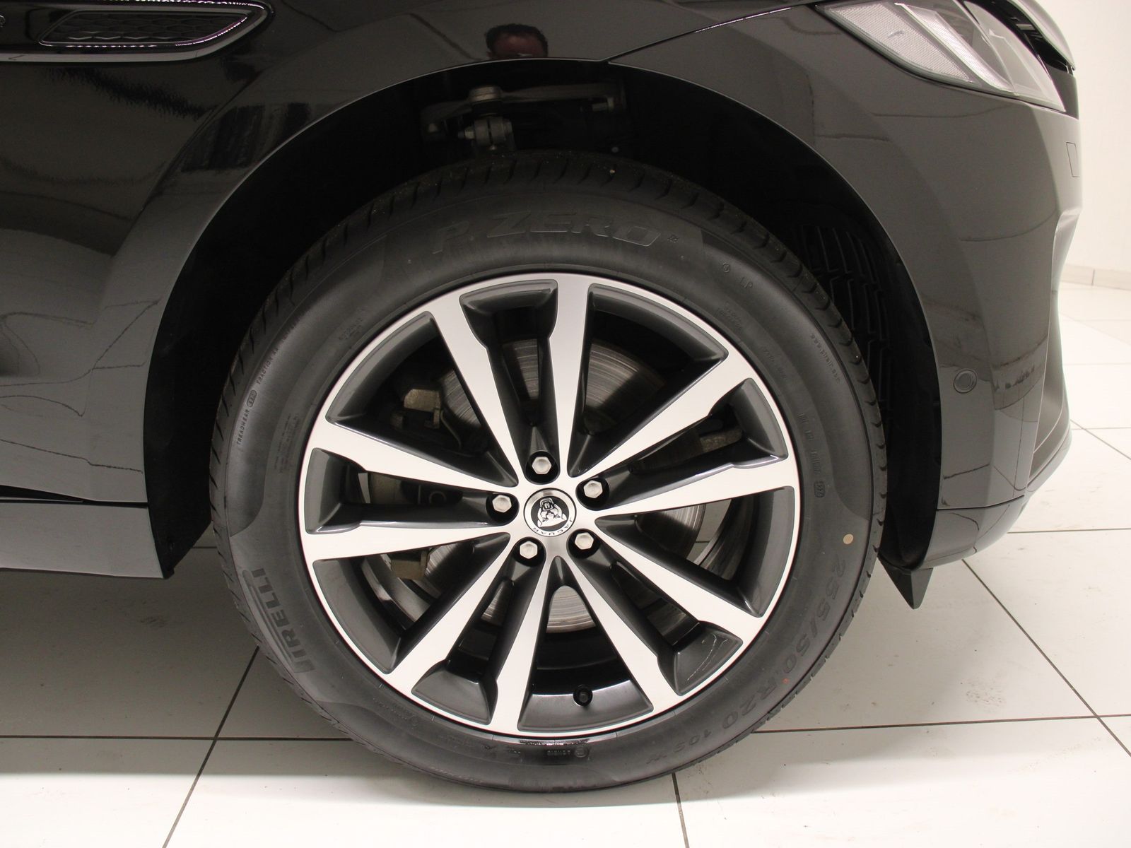 Jaguar F-Pace D300 AWD R-Dynamic SE inkl. Winterkomplet