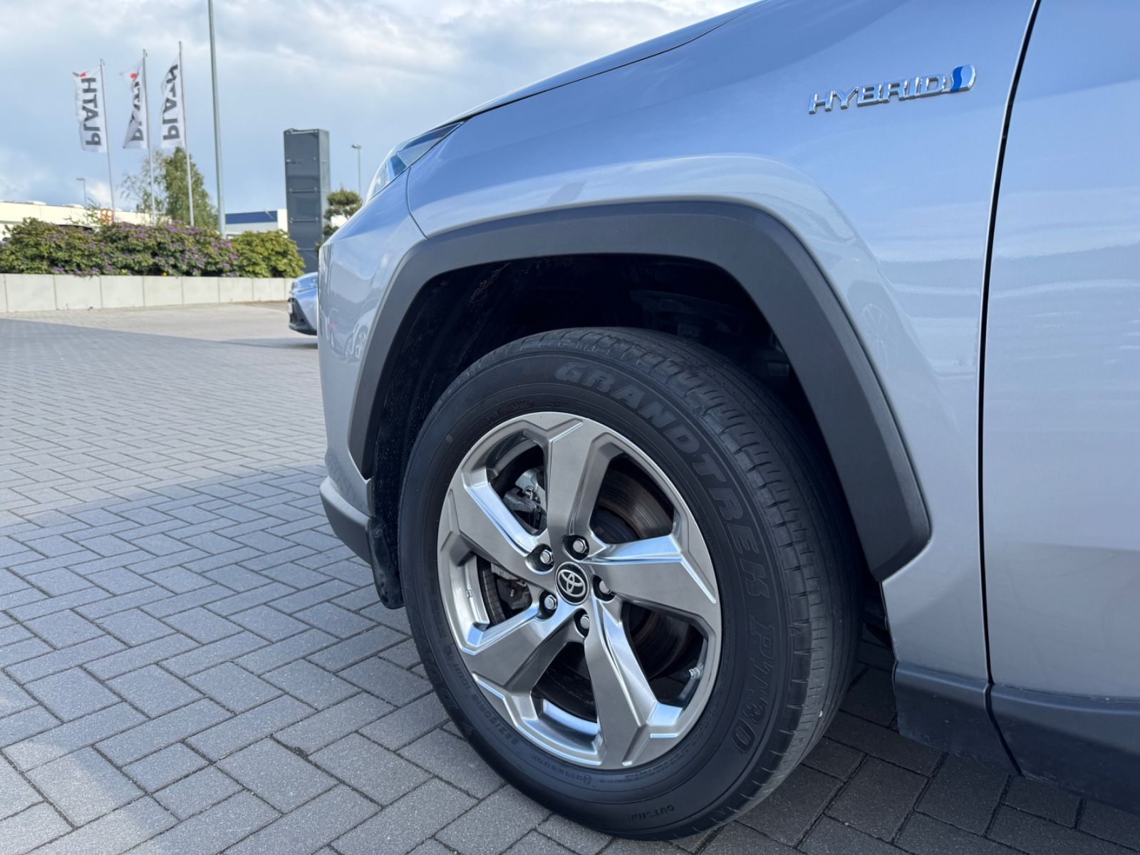 Toyota RAV 4 RAV4 Hybrid 4x4 Lounge - Samsaru's Car Outlet