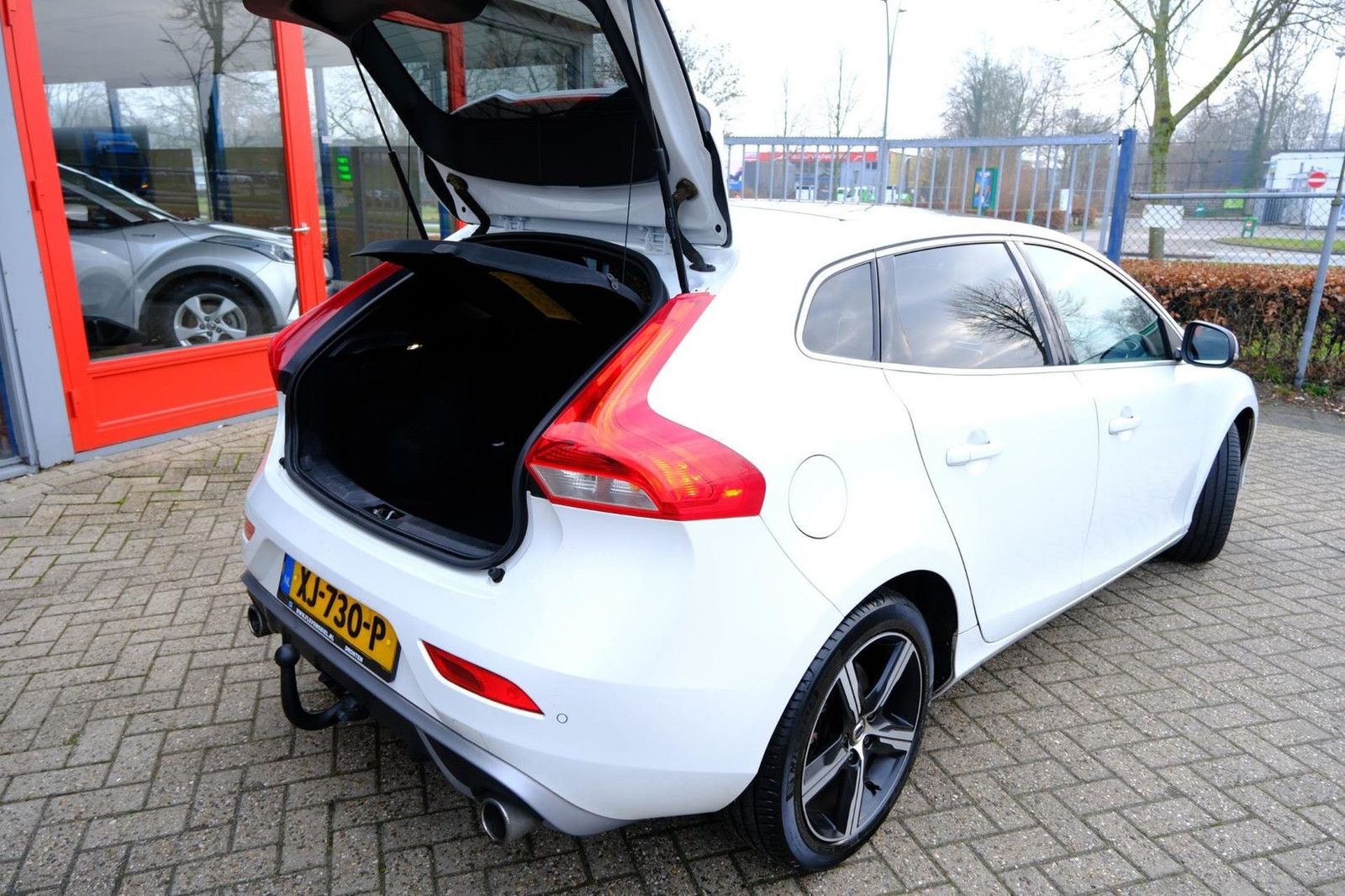 Volvo V40 1.5 T3 Polar+ Sport Aut. Pano|Leder-Alcant|C