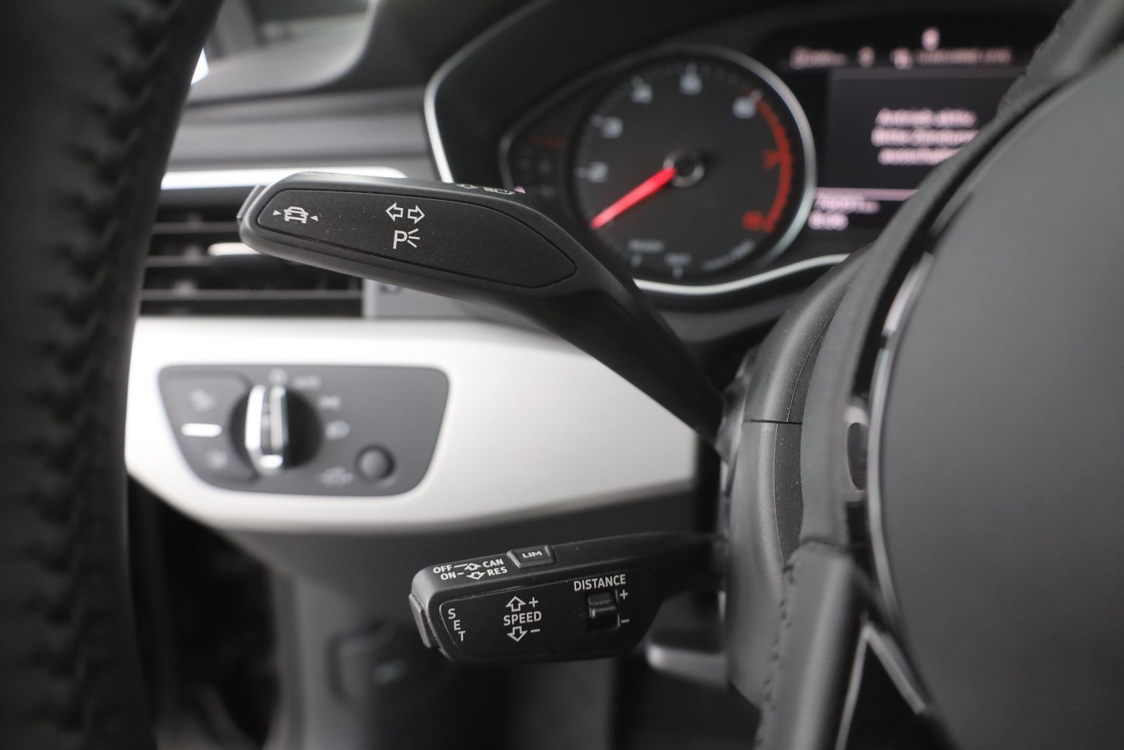 Audi A4 Avant 35 TFSI advanced - Samsaru's Car Outlet