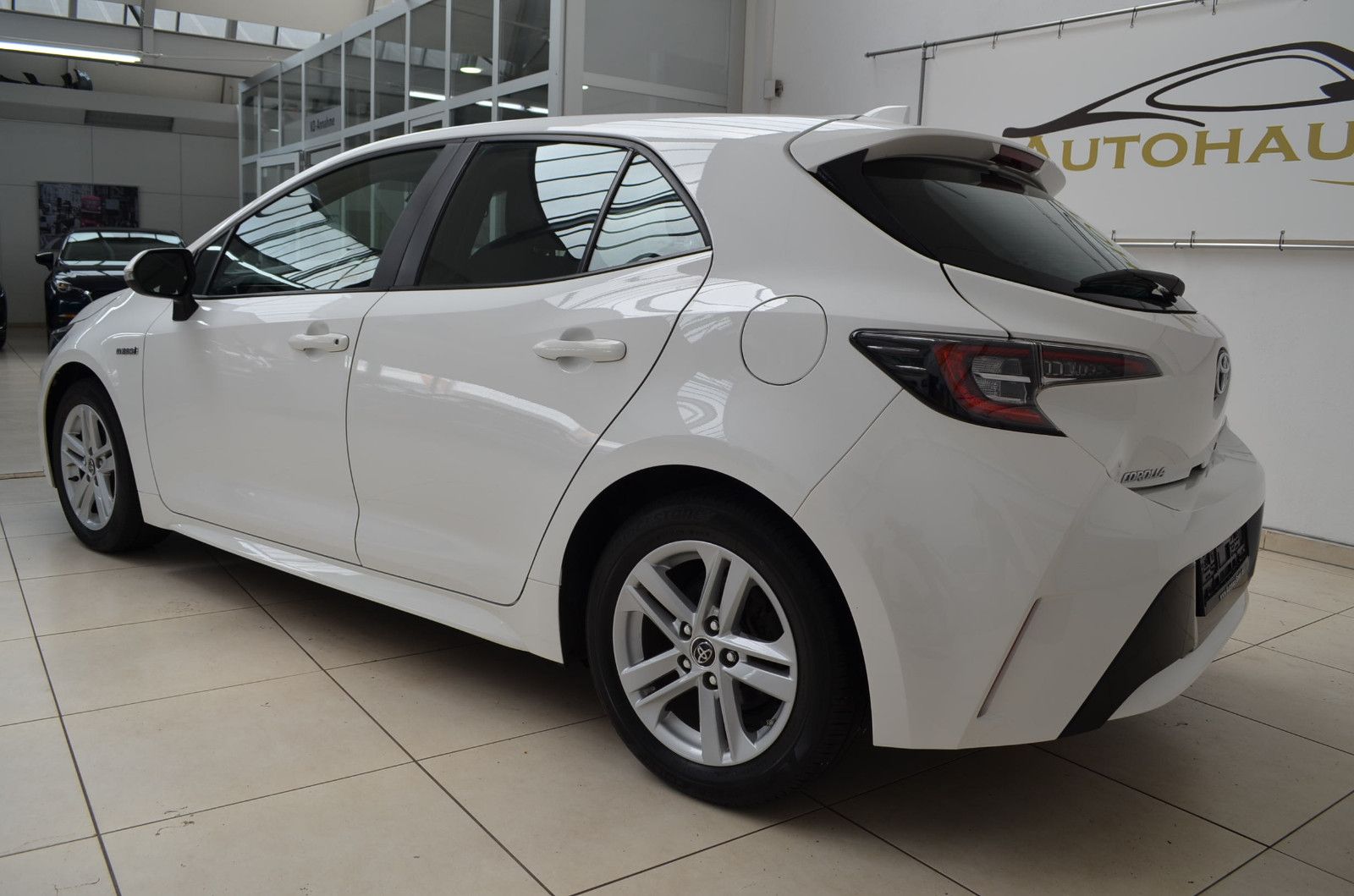 Toyota Corolla Hybrid 1.8 Comfort - Samsaru's Car Outlet