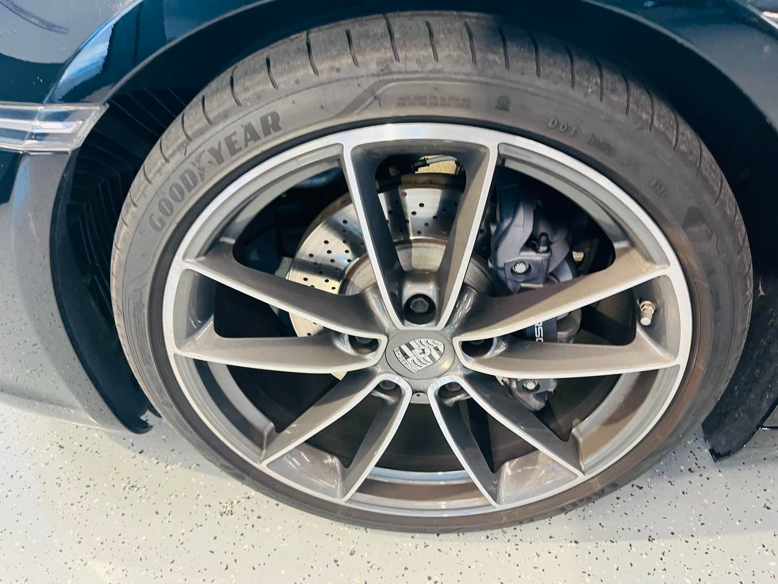 Porsche 911 Carrera - Samsaru's Car Outlet
