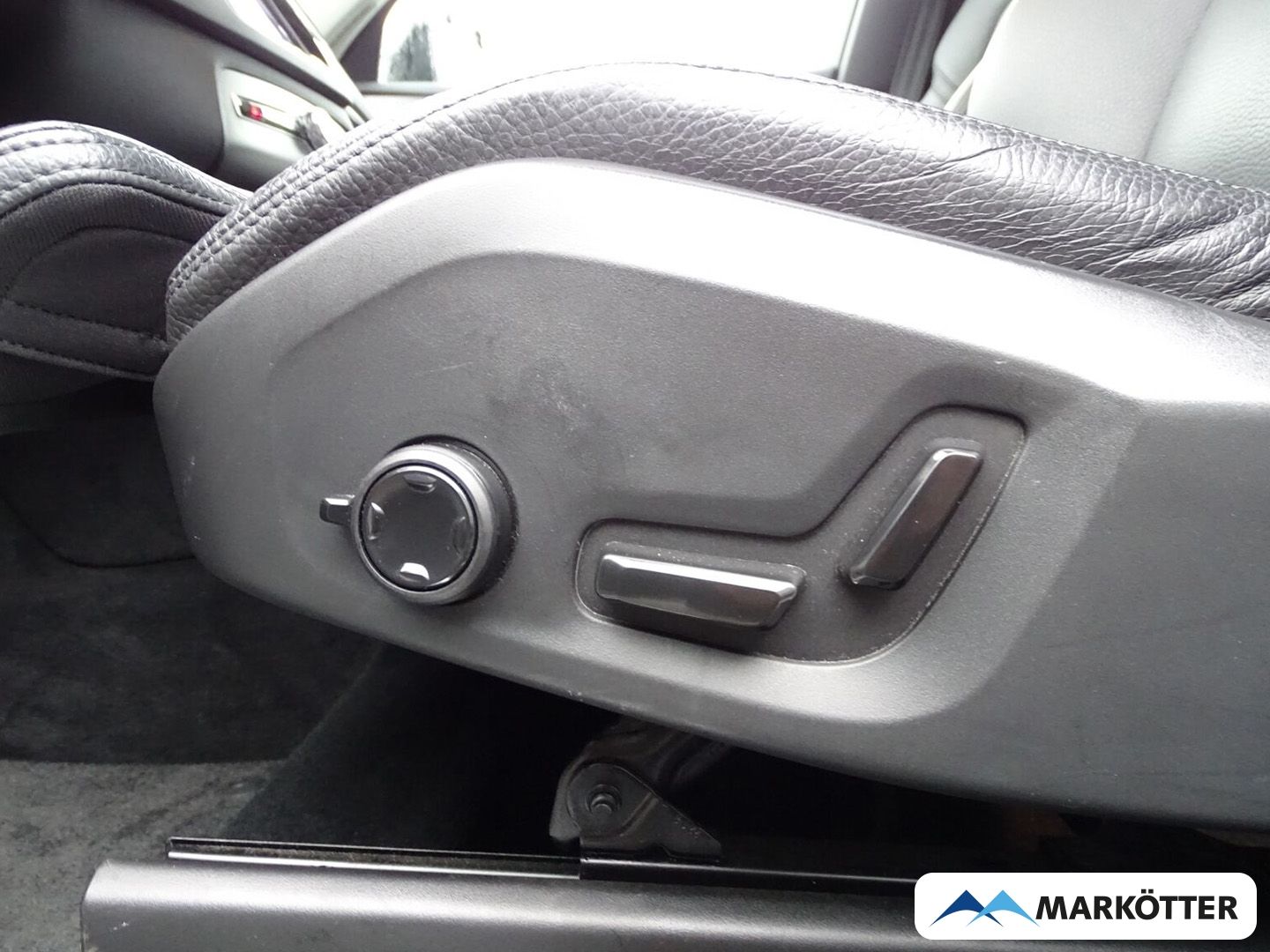 Volvo XC90 Plus Dark Recharge Plug-In Hybrid AWD 7-Sit