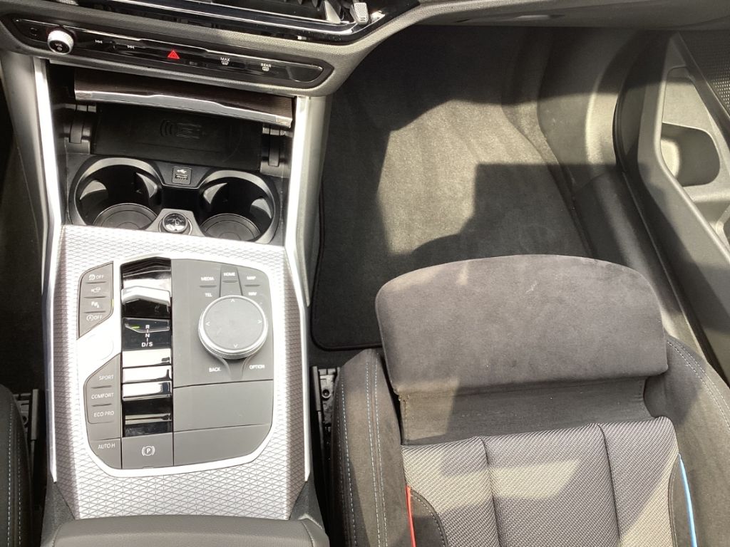 BMW 330 i xDrive Tour M-Sport Pano AHK 19''SRneu HUD