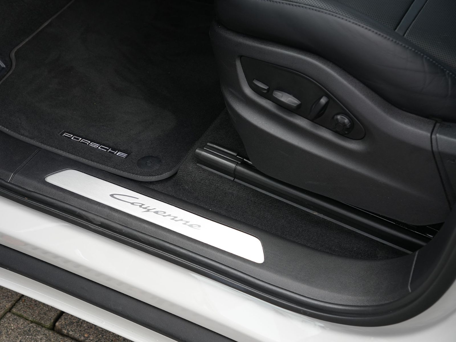 Porsche E-Hybrid Coupé SPORTDESIGNPAKET-ACC-MASSAGE-VOLL