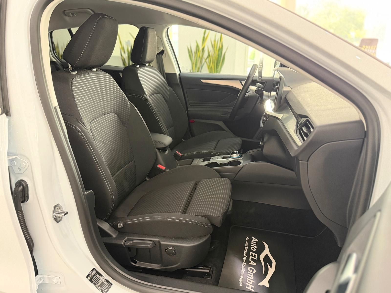 Ford Focus Turnier Titanium Aut. 1.Hand|AHK|Kamera