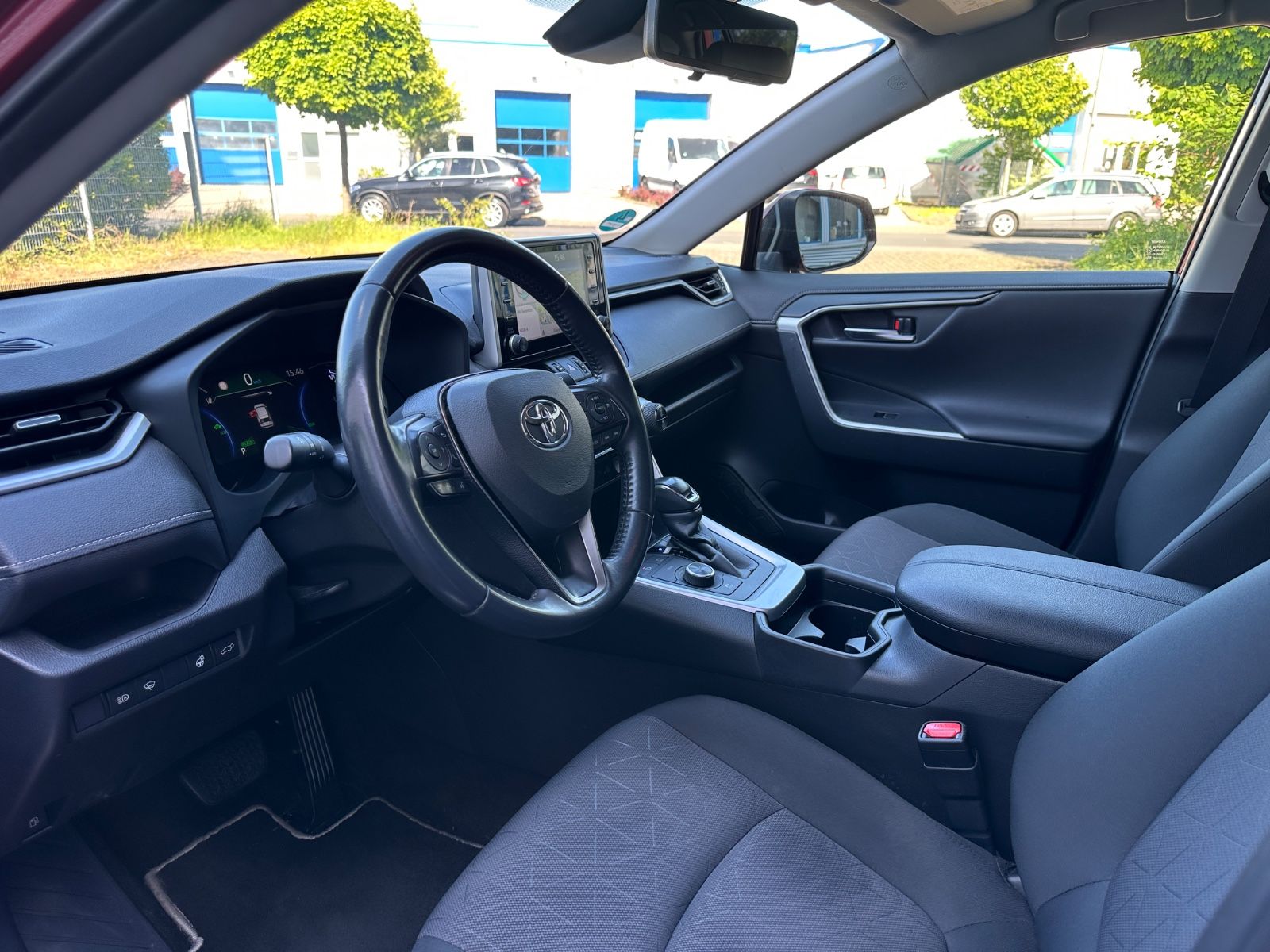 Toyota RAV 4 2.5 Hybrid 4x4 - Samsaru's Car Outlet