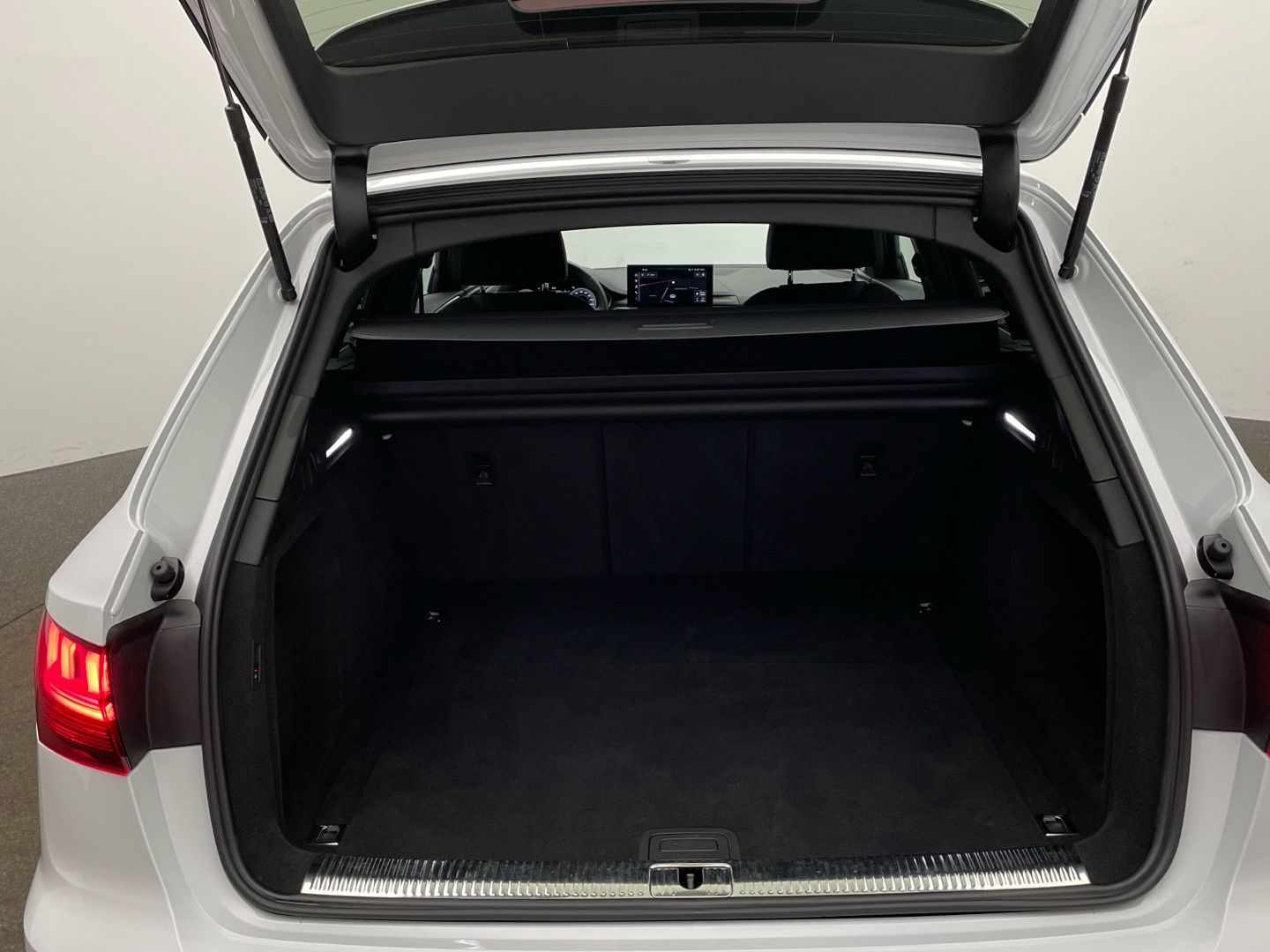Audi A4 Avant S line 45 TFSI quattro - Samsaru's Car Outlet