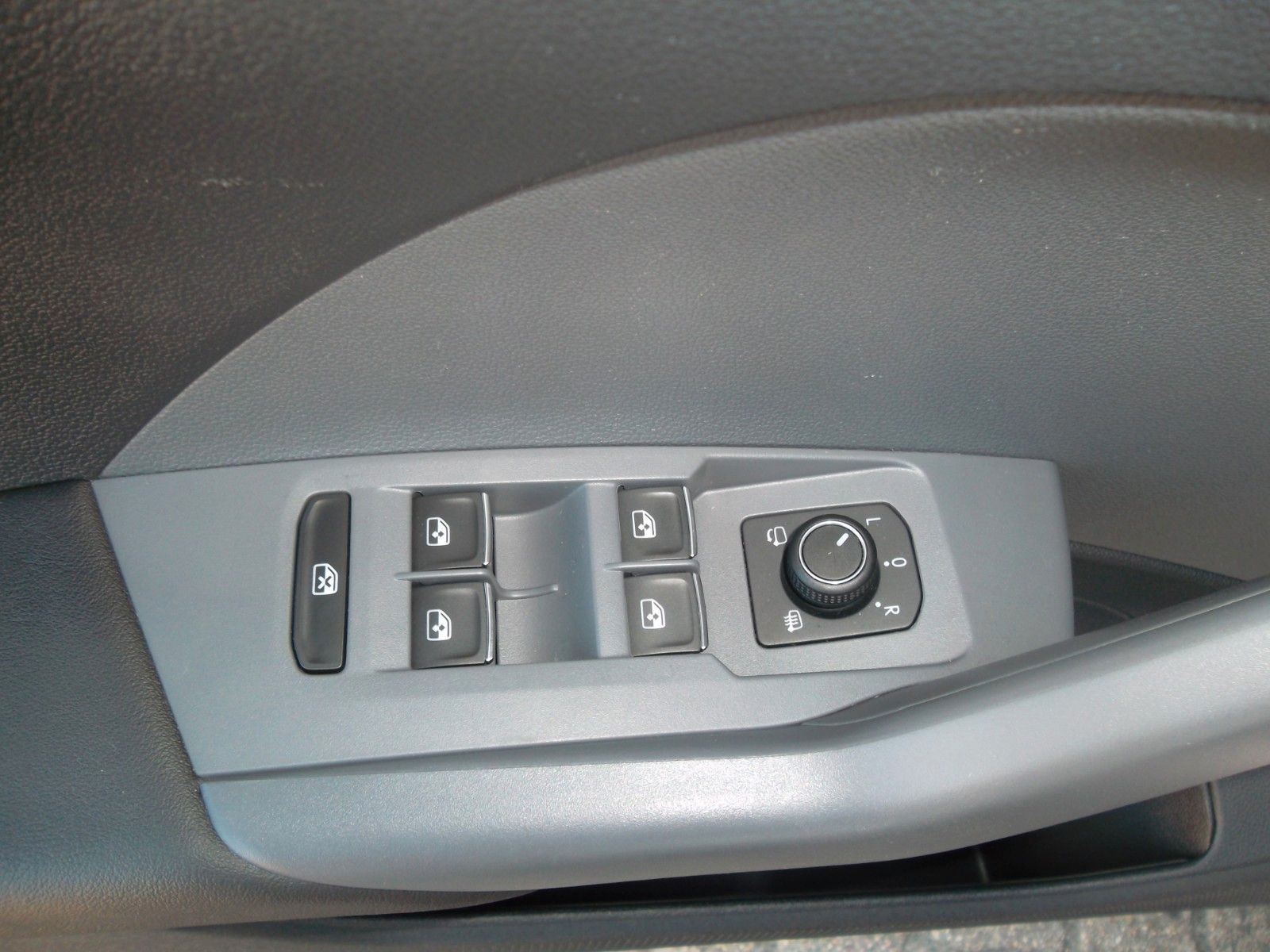 Volkswagen T-Cross 1.0 ACTIVE - Samsaru's Car Outlet