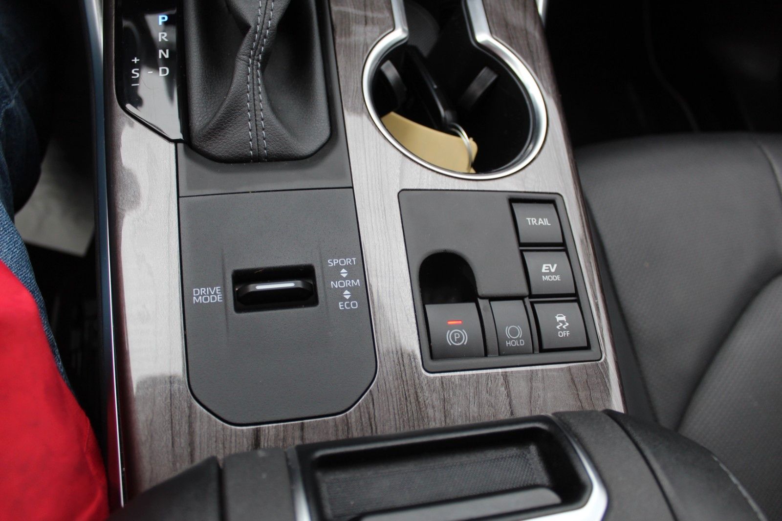 Toyota Highlander Hybrid Luxury*7-Sitzer*PANO*1.Hd.*ACC