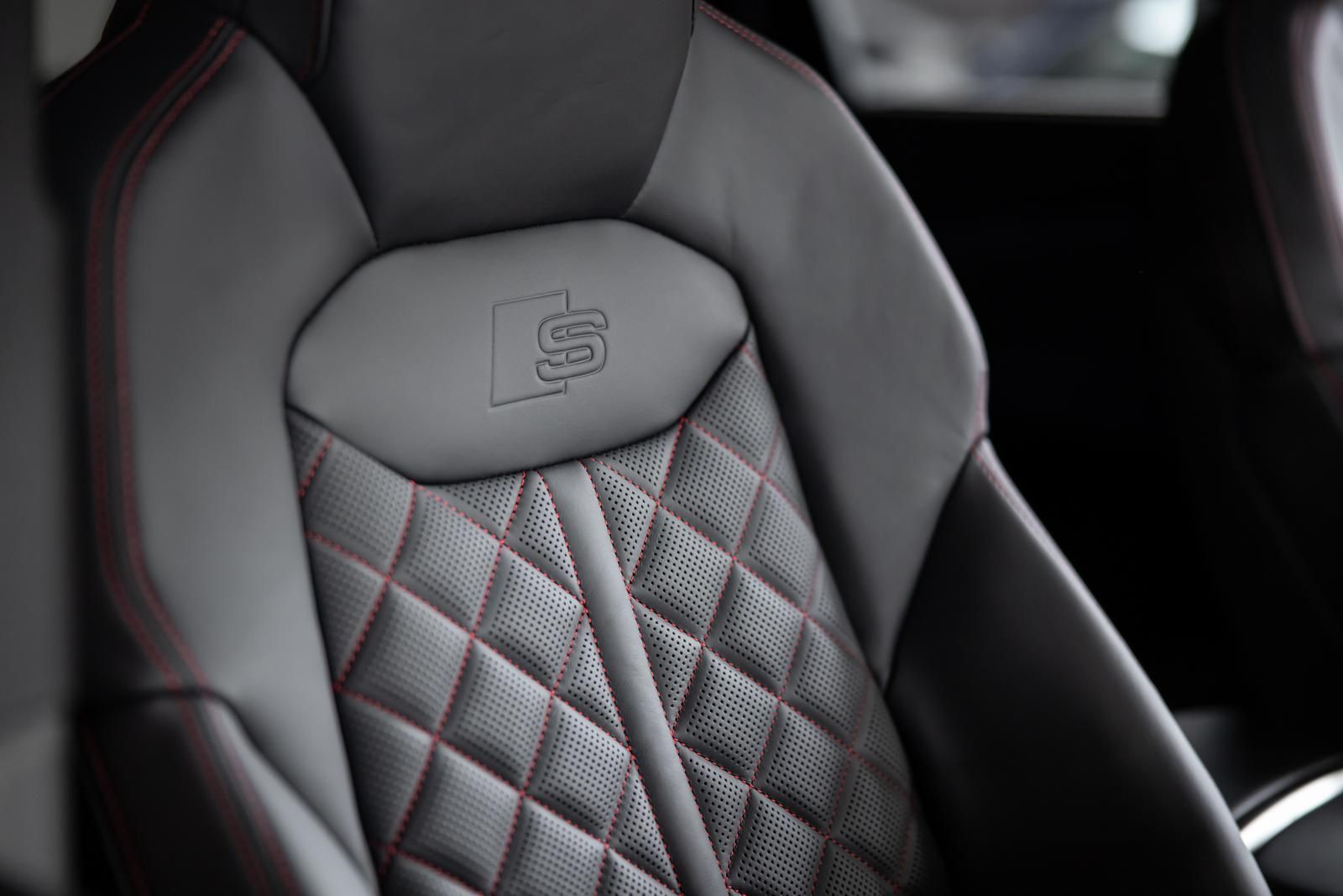 Audi Q7 50 TDI quattro S-line PANO B&O STHZ 7-SITZER