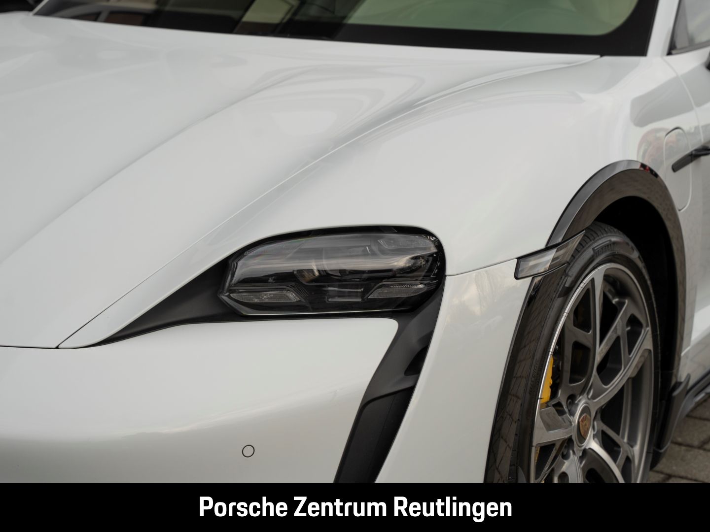 Porsche Taycan Turbo S Cross Turismo InnoDrive Head-Up