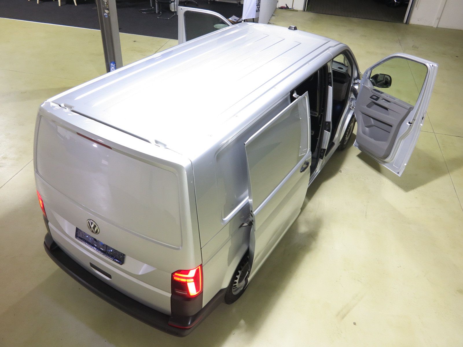 Volkswagen Transporter T6.1 TDI2.0 SCR DSG7 Lang Navi Klima