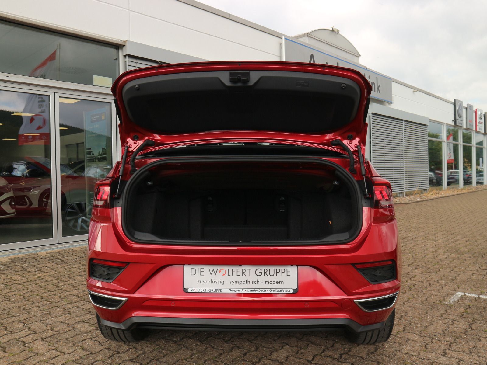 Volkswagen T-Roc R-Line 1.5 TSI - Samsaru's Car Outlet