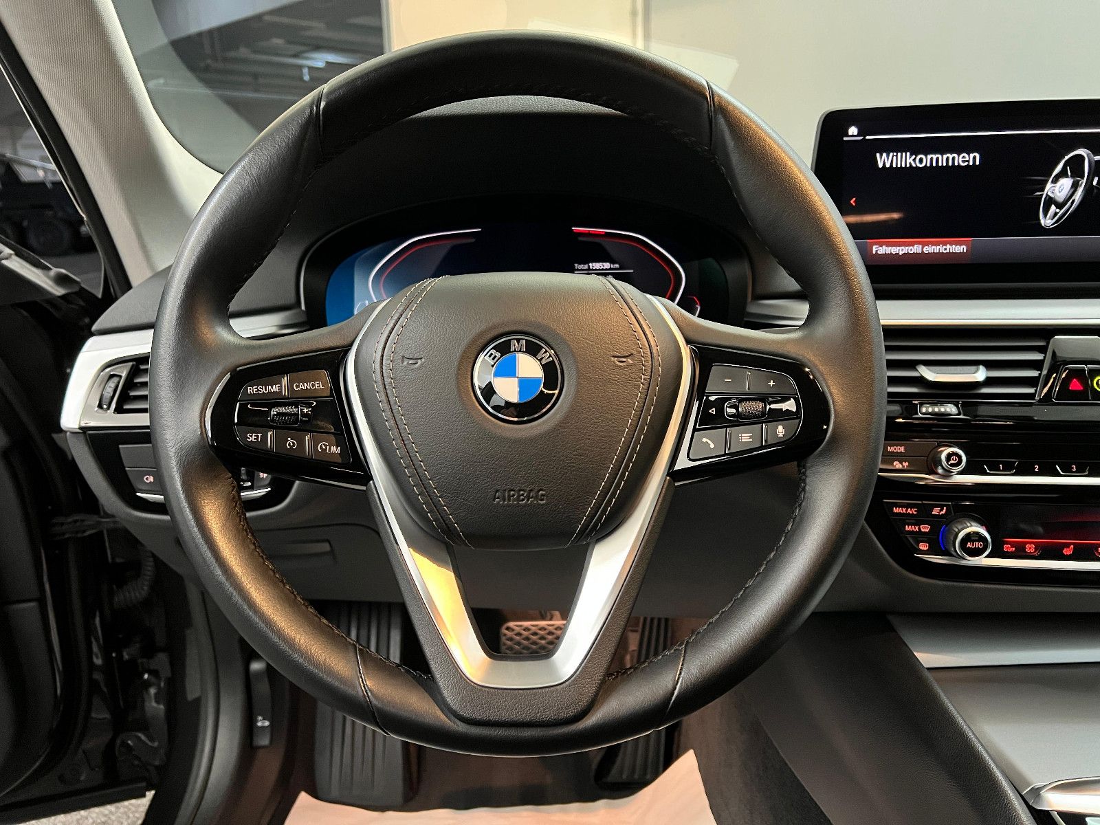 BMW 520d xDrive LED*CARPLAY*WERKSGARANTIE 11/25*MEGA