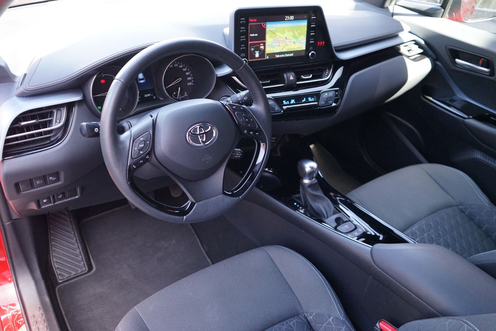 Toyota C-HR 2.0 Hybrid Team - Samsaru's Car Outlet