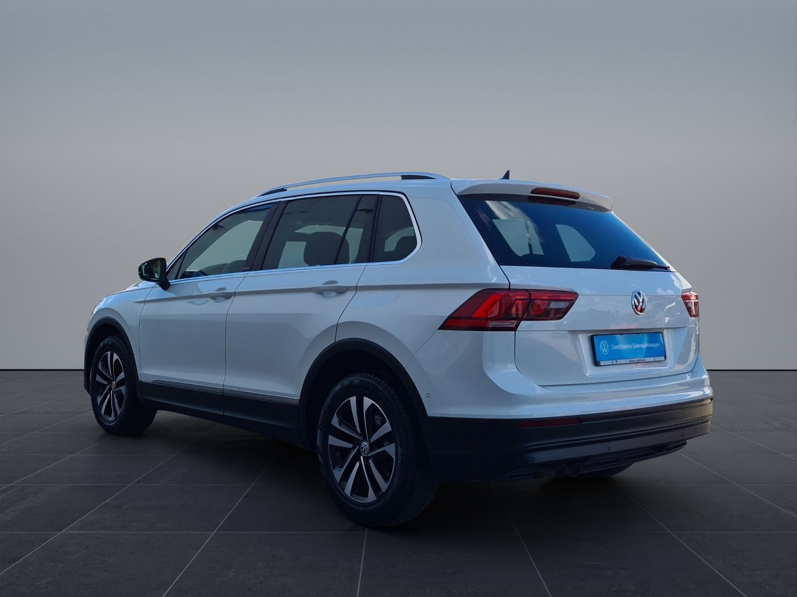Volkswagen Tiguan 2.0 TDI DSG IQ.DRIVE - Samsaru's Car Outlet