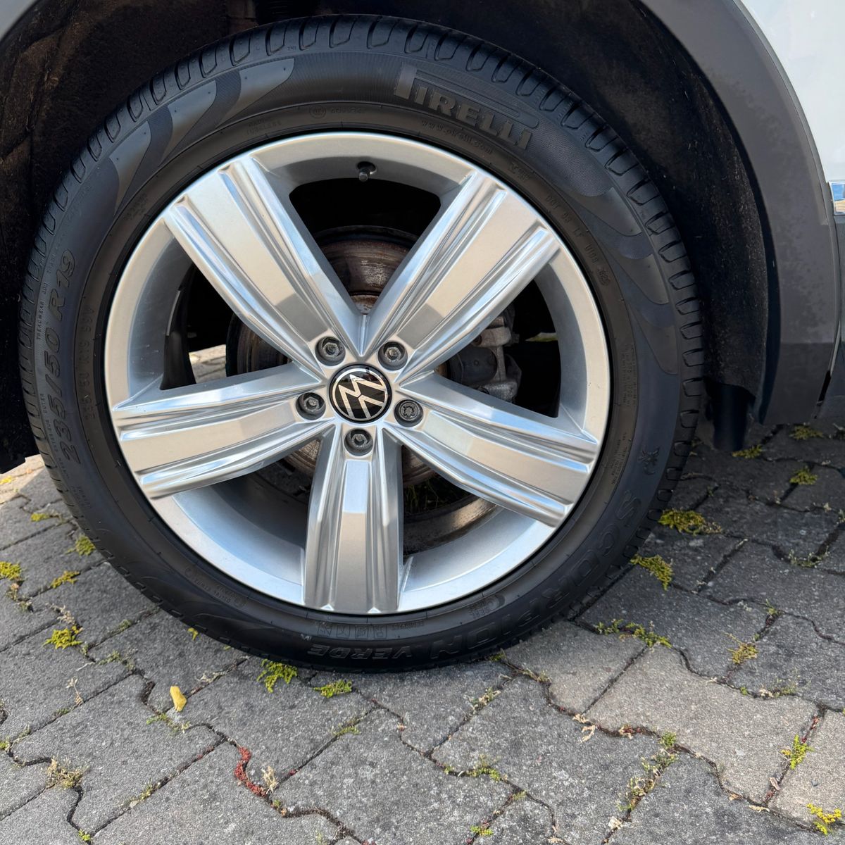 Volkswagen Tiguan Elegance 2.0 TDI - Samsaru's Car Outlet