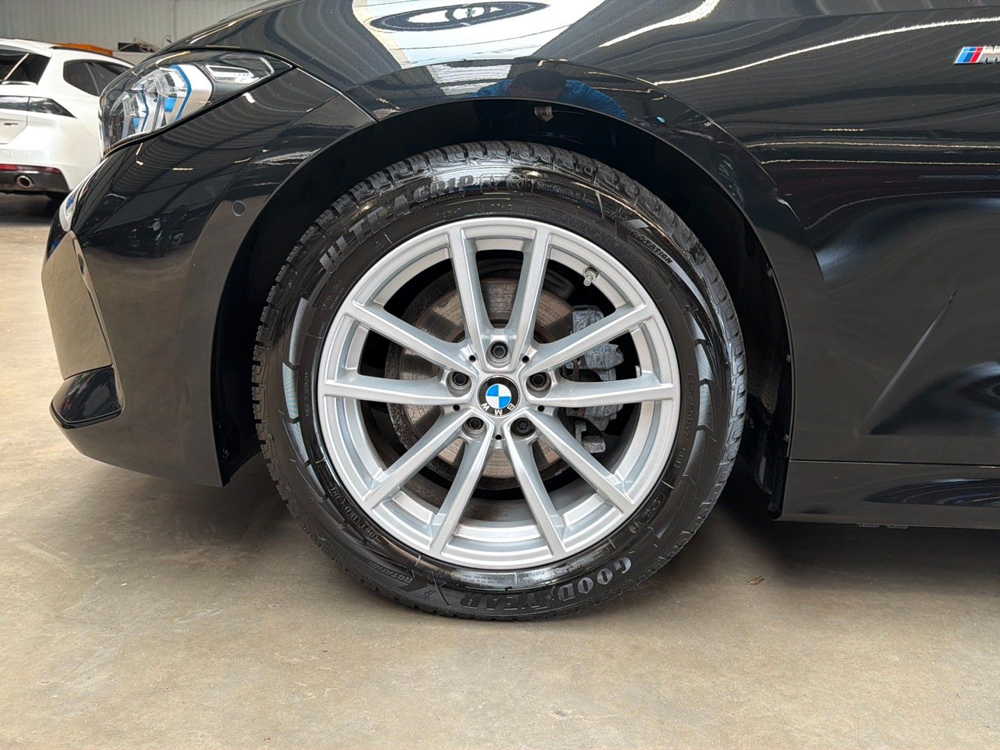 BMW 318i Touring M Sport HUD AHK PANO 360° KZU QI
