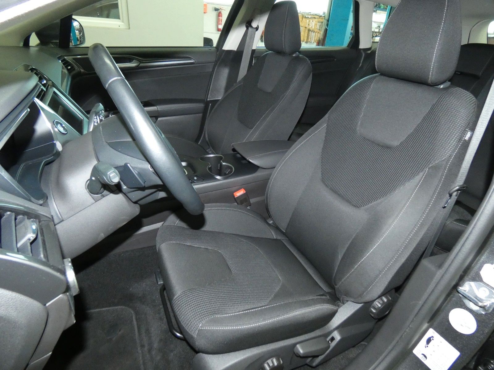 Ford Mondeo 2.0 Titanium - Samsaru's Car Outlet