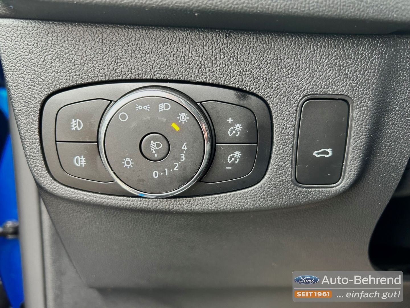 Ford Focus Turnier Active Automatik Ganzjahresreifen