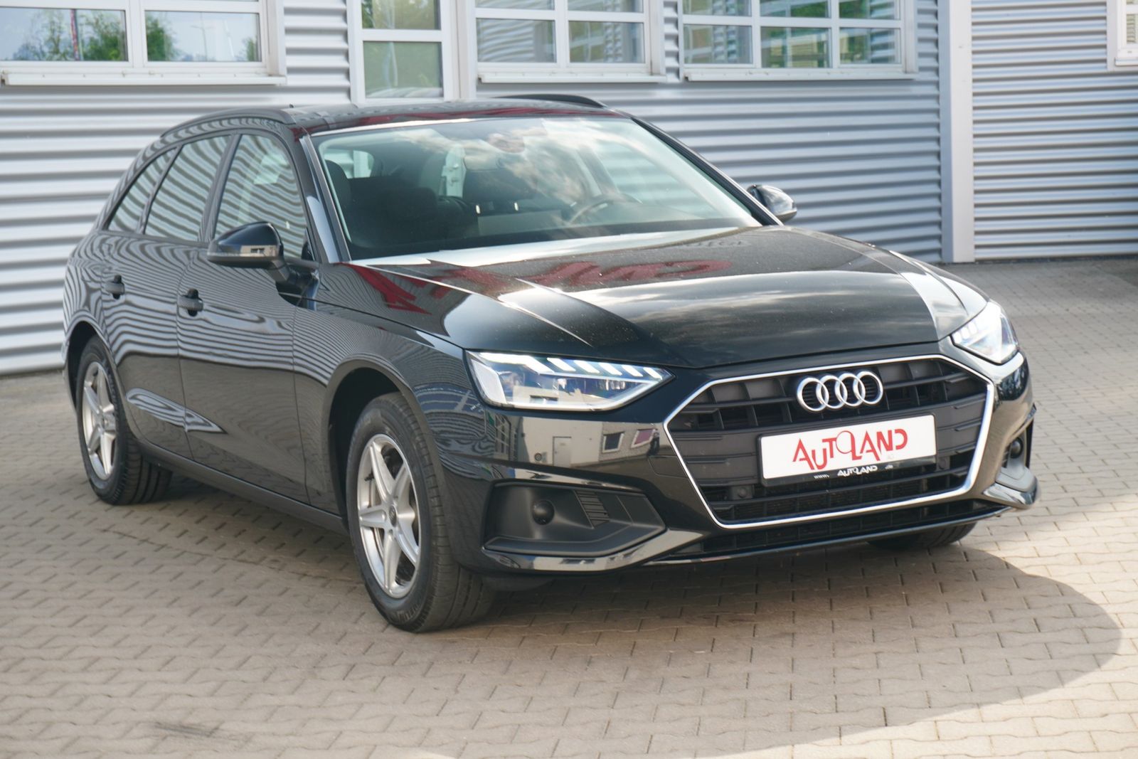 Audi A4 35 2.0 TDI Avant - Samsaru's Car Outlet