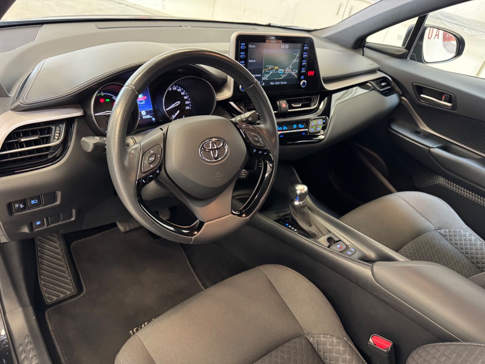 Toyota C-HR 2.0 Hybrid Business Edition - Samsaru's Car Outlet