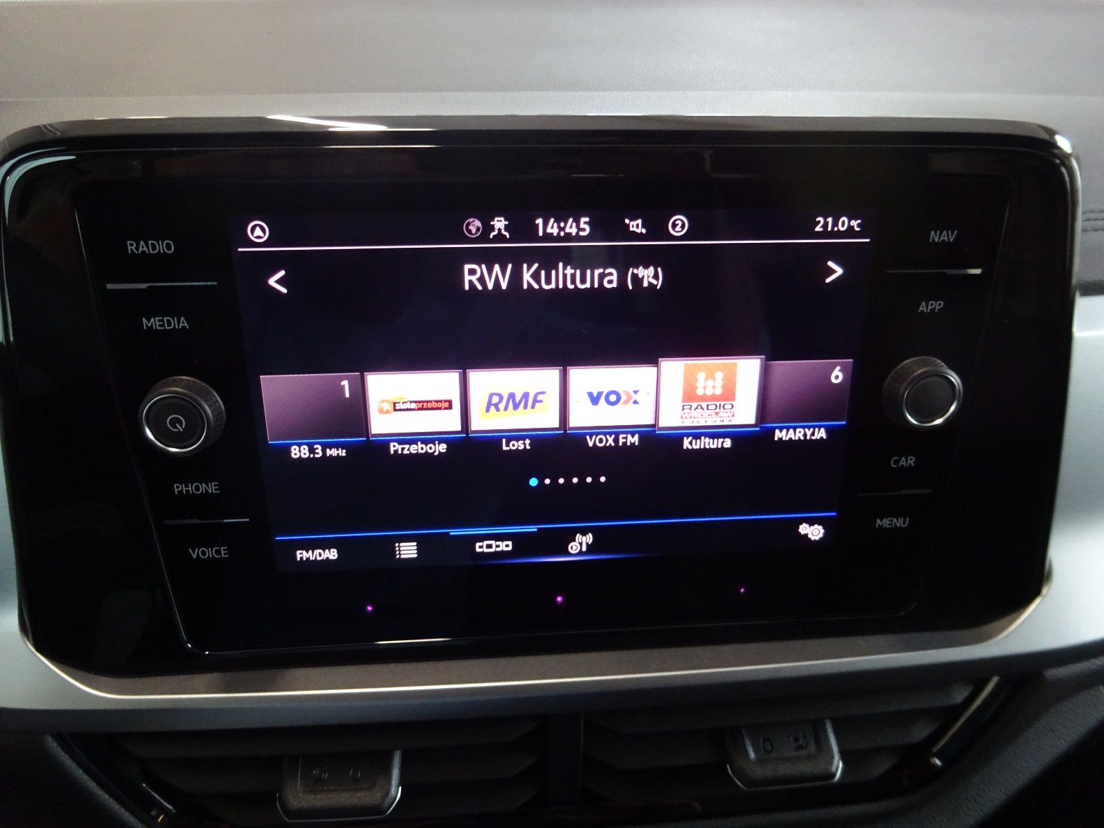 Volkswagen T-Roc 1.5 TSI DSG Life - Samsaru's Car Outlet