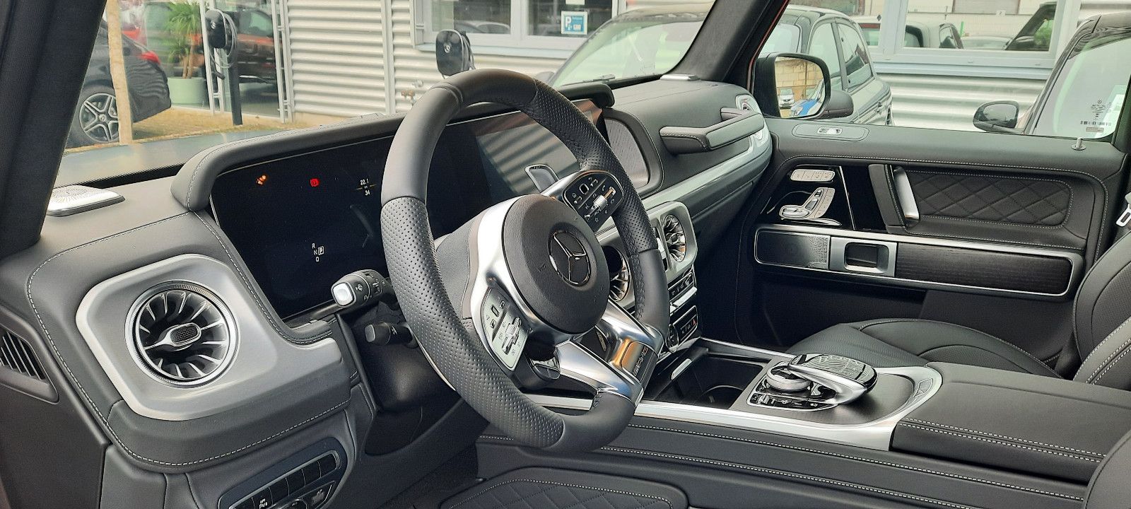 Mercedes-Benz G 63 AMG - Samsaru's Car Outlet