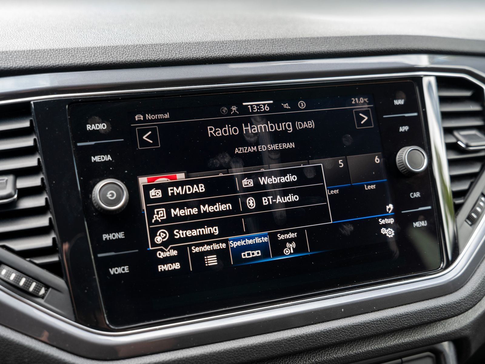 Volkswagen T-ROC Sport 1.5 TSI - Samsaru's Car Outlet
