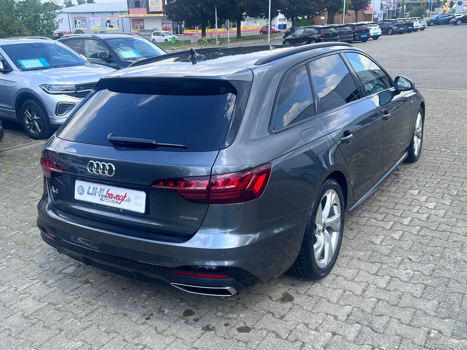 Audi A4 Avant 45 TFSI quattro S line - Samsaru's Car Outlet