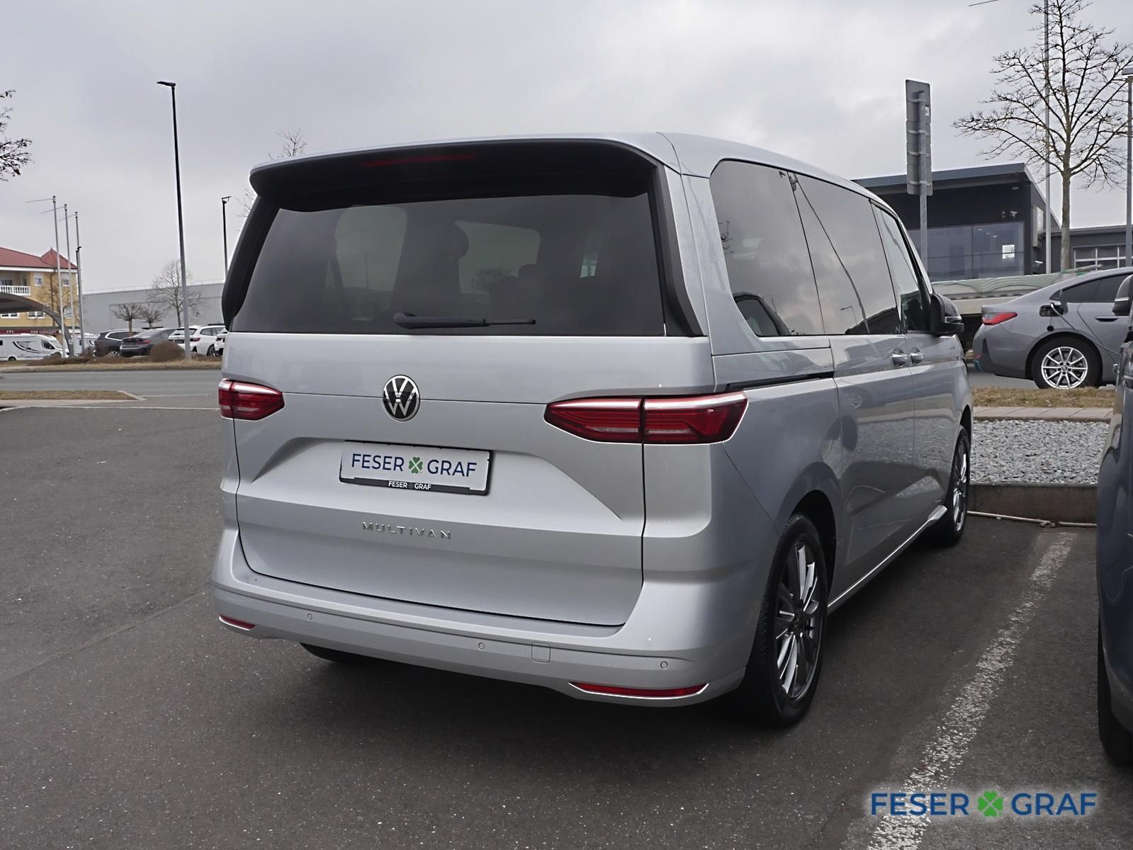 Volkswagen T7 Multivan Life 1.5 TSI - Samsaru's Car Outlet