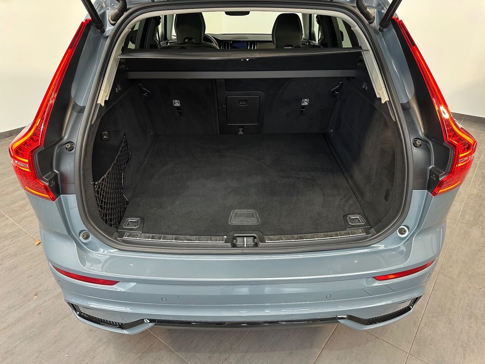 Volvo XC60 B5 AWD Ultimate Dark NAV+LED+PANO+AHK+STHZ