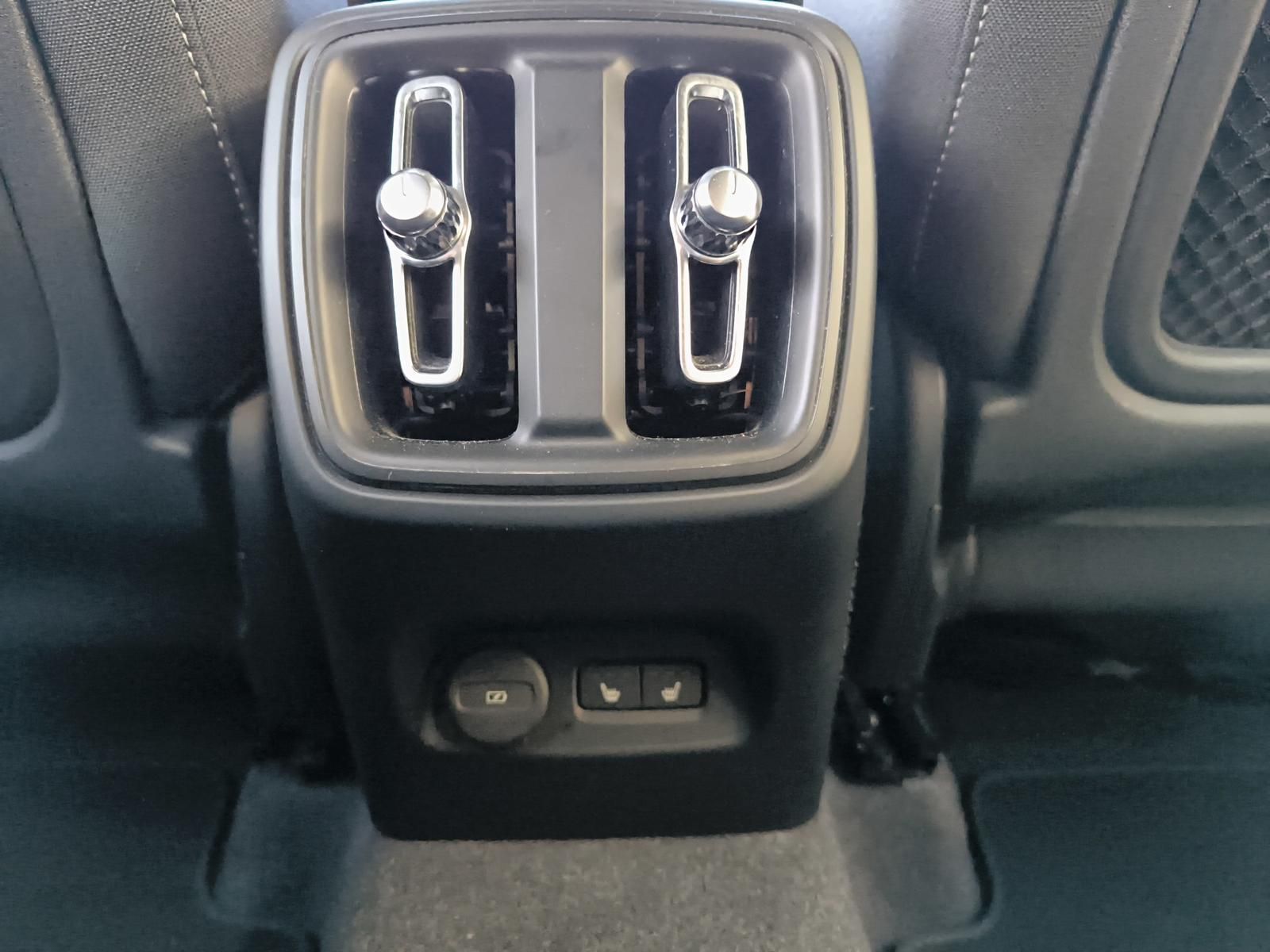 Volvo XC40 B4 Benzin Aut. ACC / BLIS / AHK