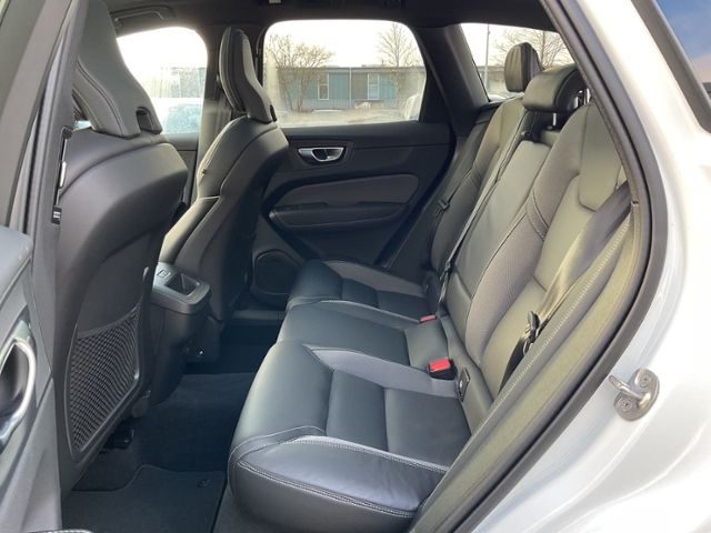 Volvo XC60 B4 Plus Dark 2WD ACC PANO 360° Allwetter