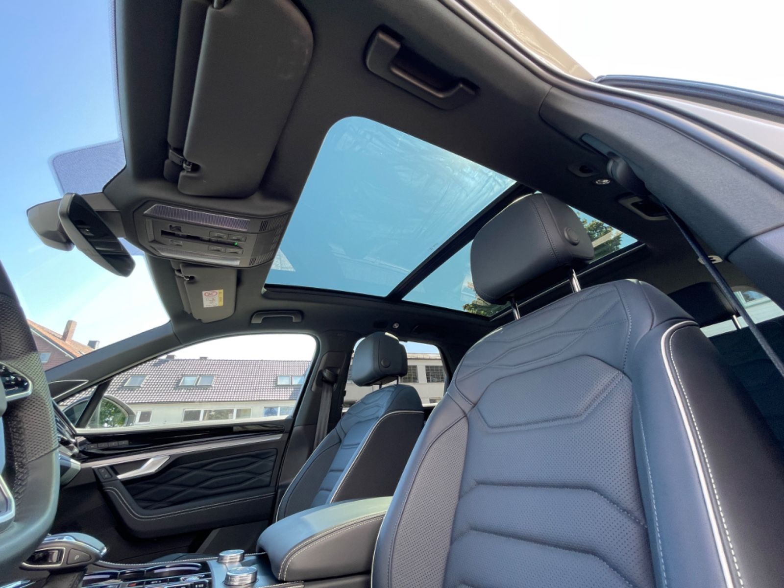 Volkswagen Touareg 3.0TDI R-Line Massage AHK Nachtsicht 360