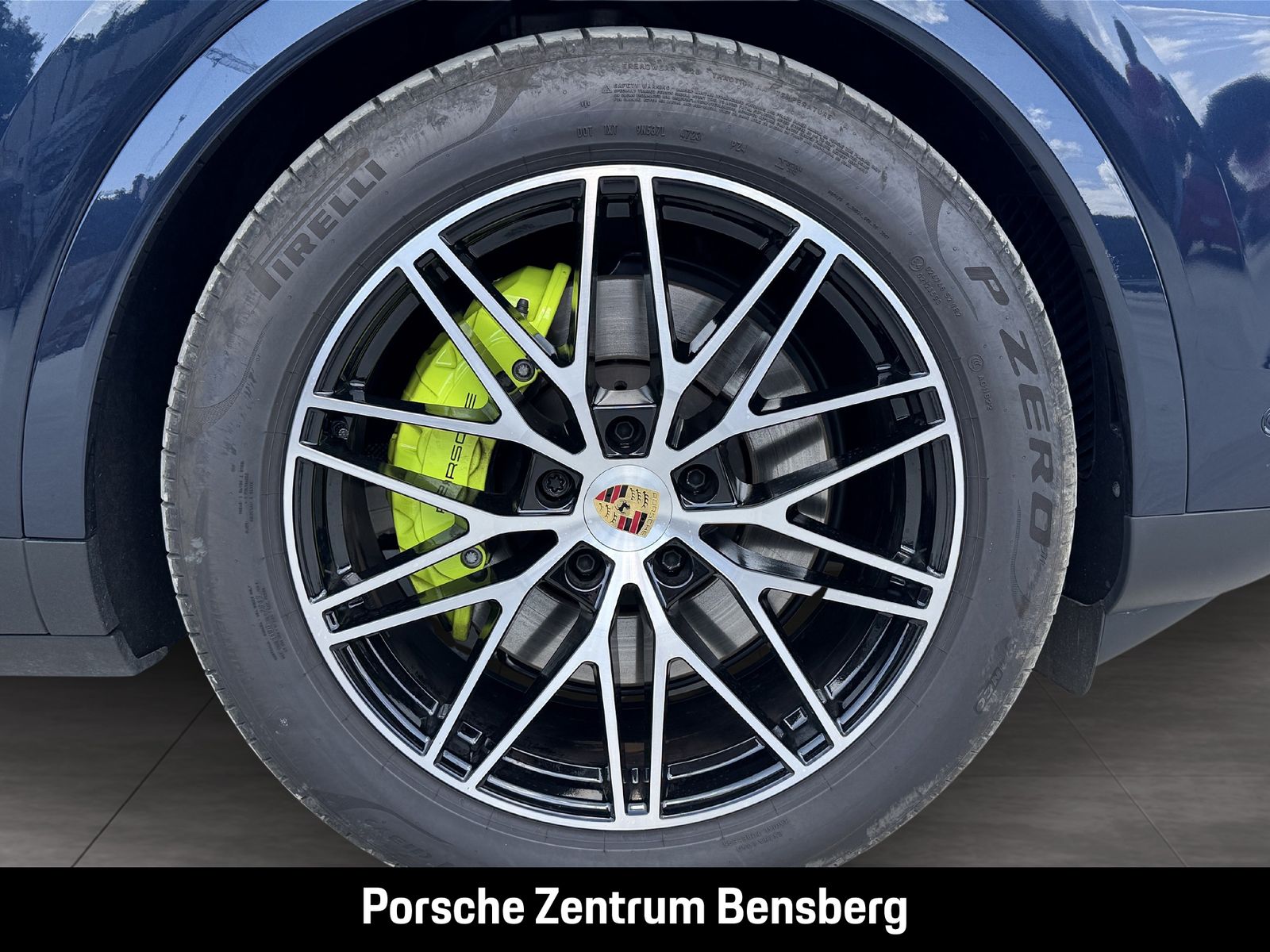 Porsche Cayenne E-Hybrid AHK Pano HUD Matrix SurroundVie